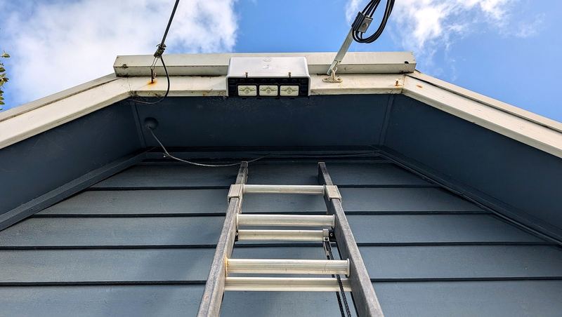New point of attachment on a gable, with a ladder against the wall